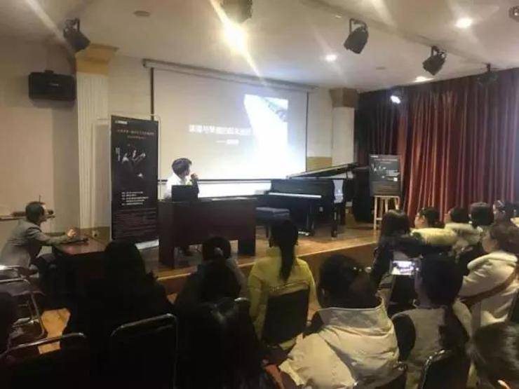 【报道】读谱与琴谱版本的选择|fun88乐天堂艺术家鲍释贤大师班洛阳站圆满结束。诤悠担