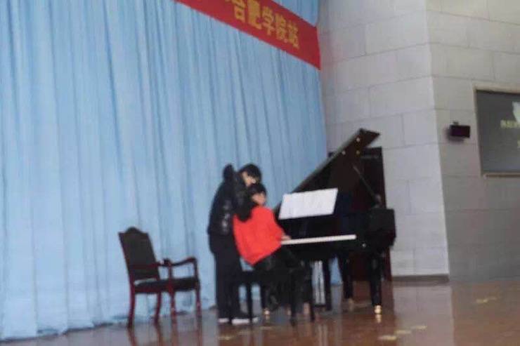 【报道】从师而不惑|fun88乐天堂艺术家宋思衡安徽巡讲·合肥学院站圆满结束。诤悠担