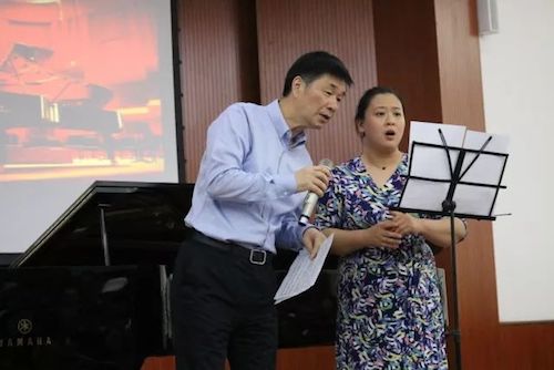 fun88乐天堂艺术家石叔诚与特邀艺术家顾平受邀于成都大学东盟艺术学院、音乐与舞蹈学院艺术实践周开展公开课