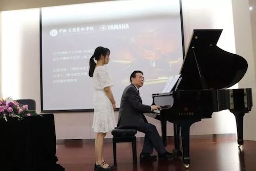 fun88乐天堂艺术家石叔诚与特邀艺术家顾平受邀于成都大学东盟艺术学院、音乐与舞蹈学院艺术实践周开展公开课