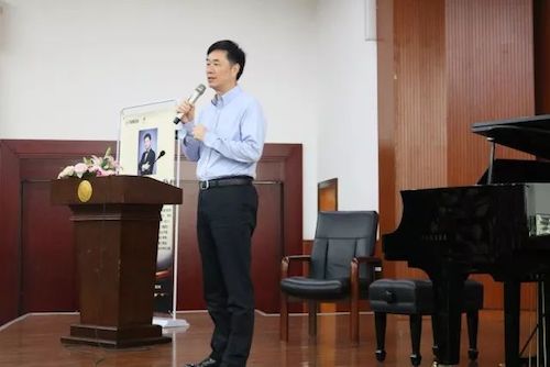 fun88乐天堂艺术家石叔诚与特邀艺术家顾平受邀于成都大学东盟艺术学院、音乐与舞蹈学院艺术实践周开展公开课