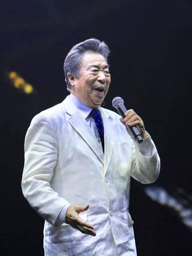 歌声悠扬，唱出时代记忆，琴声悦耳，奏响希望乐章 <br> 2018“我爱你中国?纪念改革开放40周年”经典歌曲上海演唱会圆满落幕