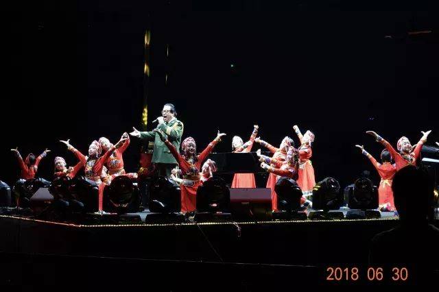 歌声悠扬，唱出时代记忆，琴声悦耳，奏响希望乐章 <br> 2018“我爱你中国?纪念改革开放40周年”经典歌曲上海演唱会圆满落幕