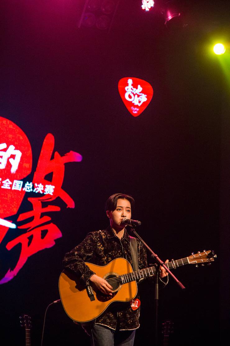 第四届“fun88乐天堂吉他女声弹唱大赛”总冠军出炉<br />温格夺冠，董冬冬担任评委
