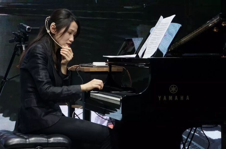 科技推动音乐教育创新，张希教授《古典主义时期钢琴奏鸣曲的演绎》公开课圆满成功