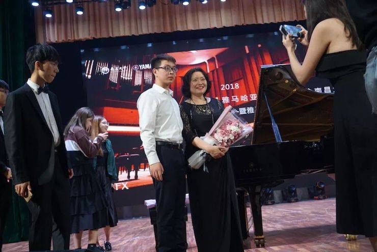 张芳、冯子祥钢琴音乐会
