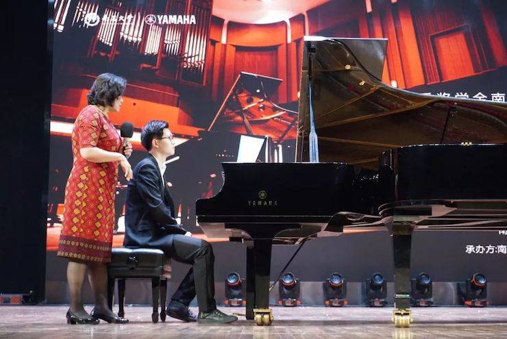 张芳、冯子祥钢琴音乐会