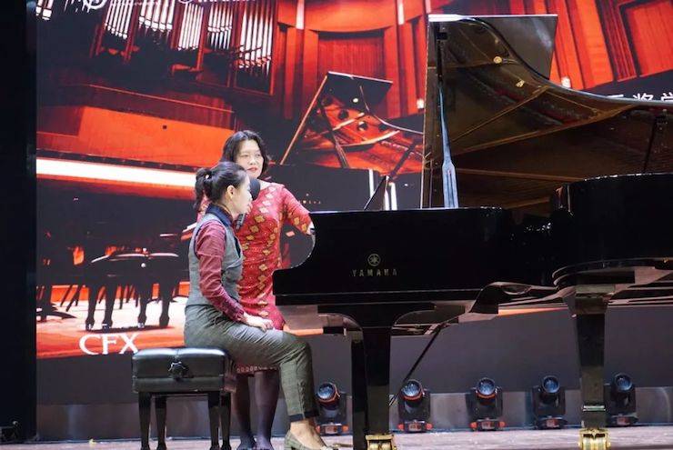 张芳、冯子祥钢琴音乐会