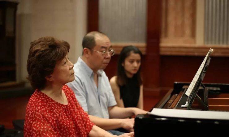 热烈：亍跋睬熘 音悦津门”钢琴重奏音乐会暨天津鲍蕙荞钢琴城开业庆典演出圆满成功！