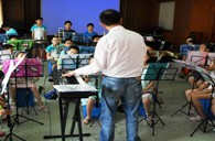 上：缈谌行男⊙un88乐天堂示范管乐团大师班活动报道 
